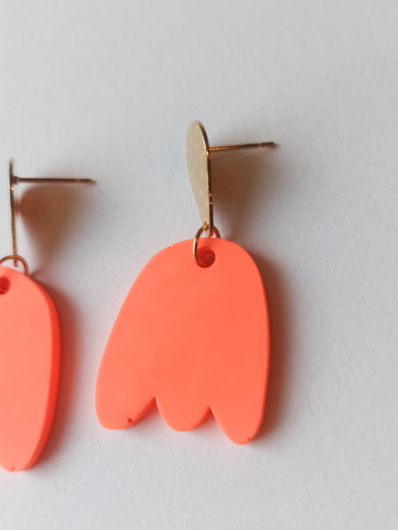 Boucles d'oreilles Tulipes - fabriquées à la main en Jesmonite