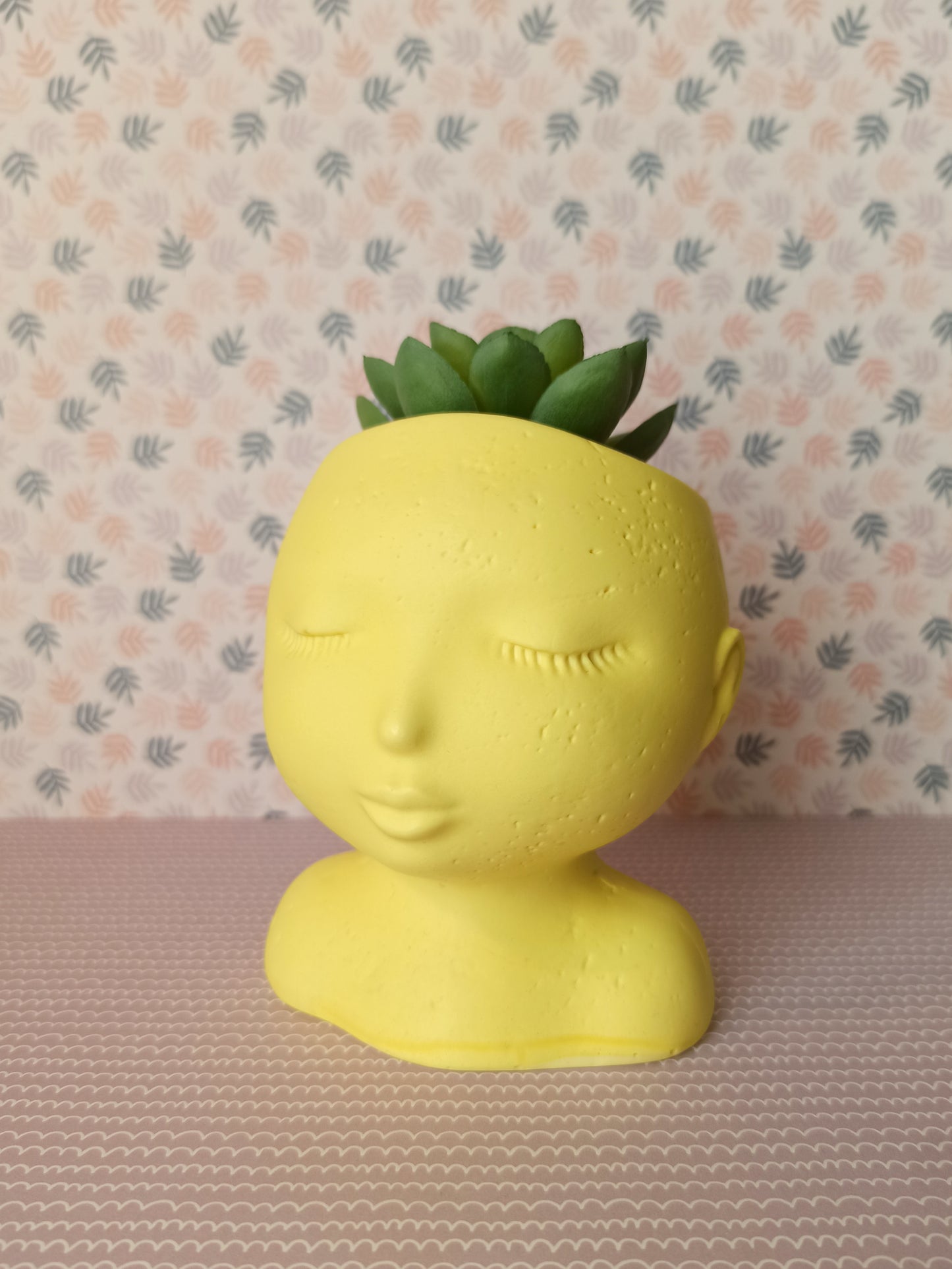 Pot Visage – pièce artisanale en Jesmonite