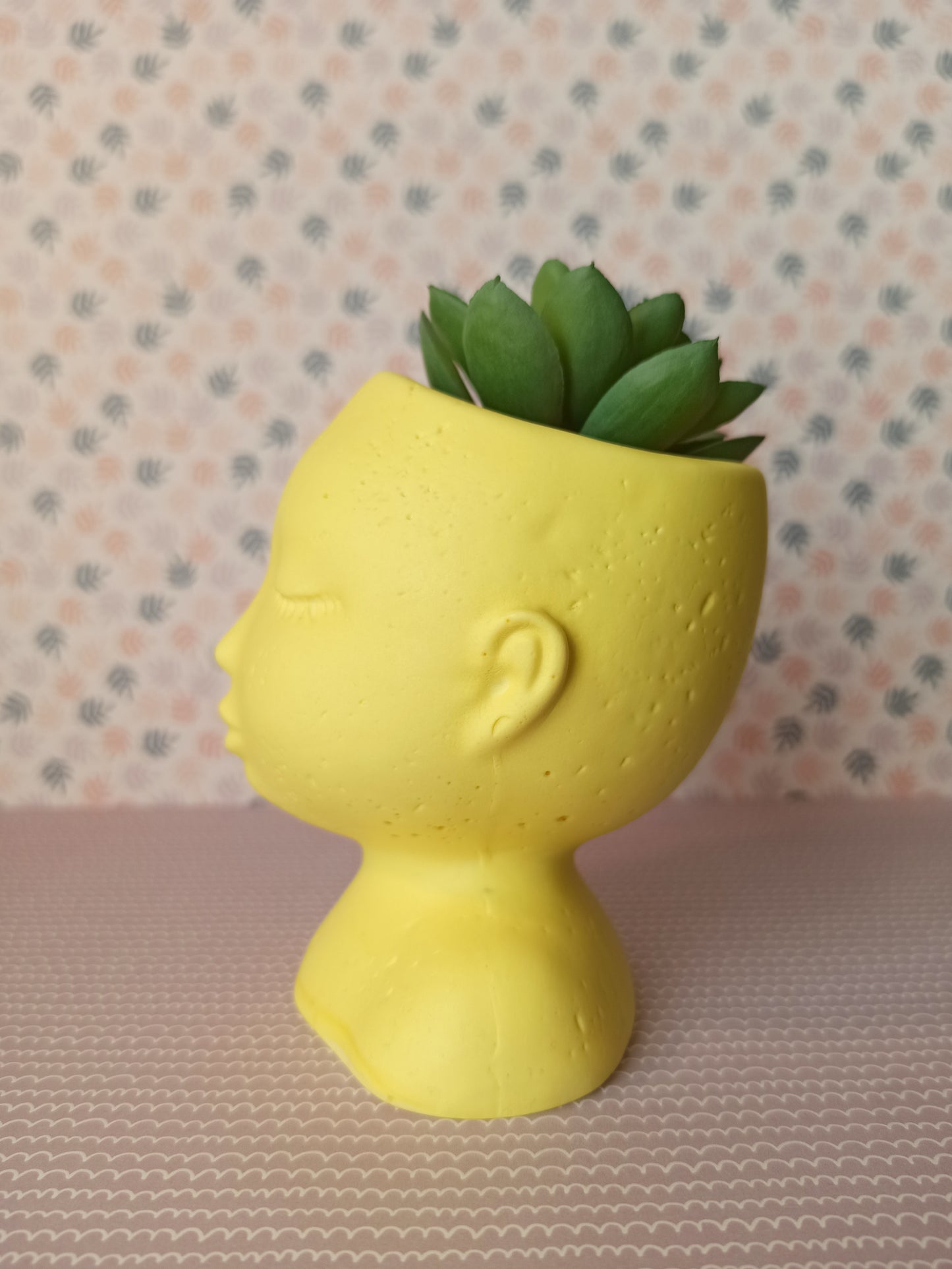 Pot Visage – pièce artisanale en Jesmonite
