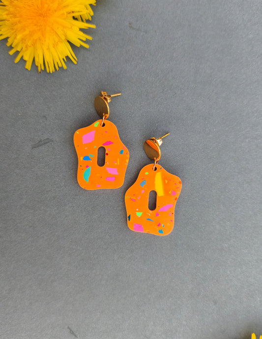 Boucles d'oreilles Egg - en Jesmonite colorée