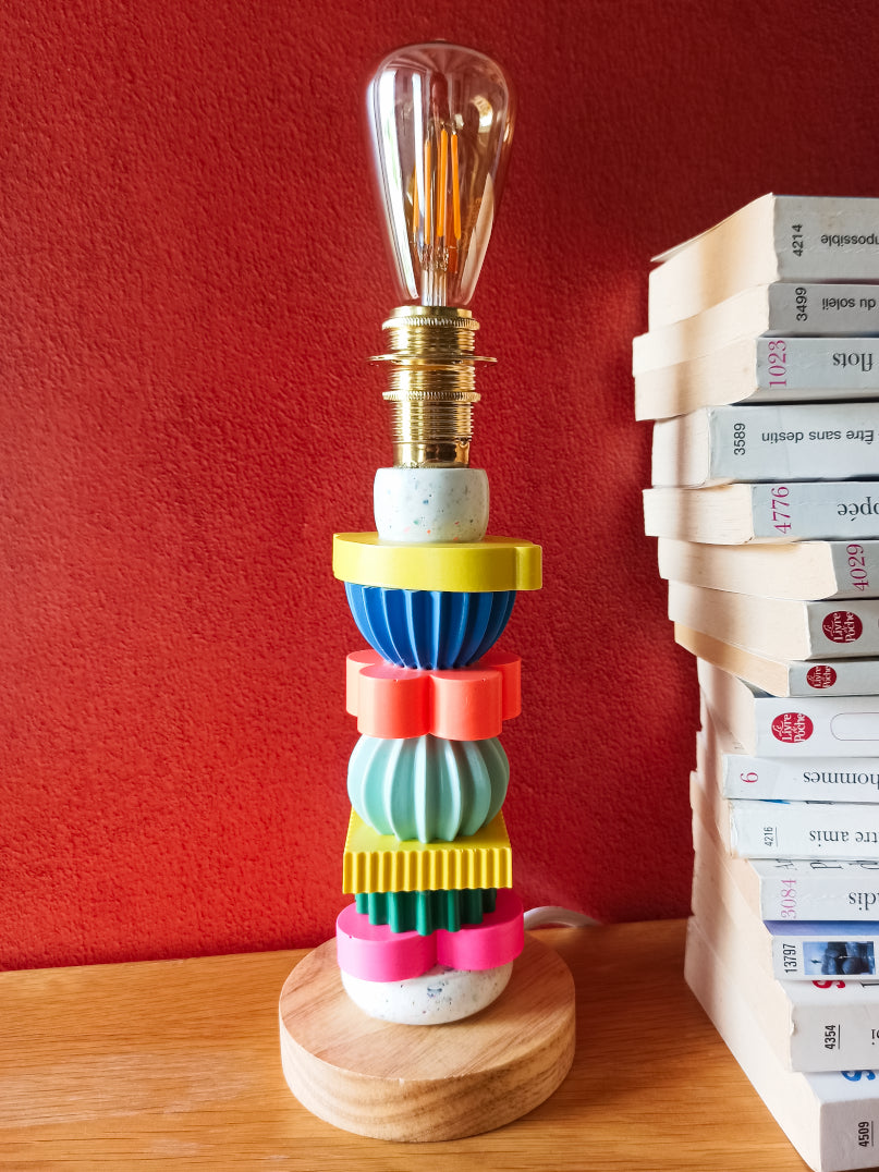 Lampe à poser Paulette – fait main en Jesmonite
