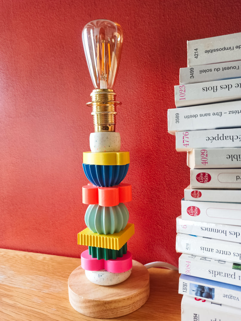 Lampe à poser Paulette – fait main en Jesmonite