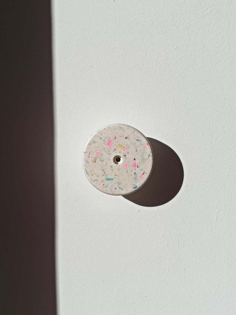 Patère murale Berthe en Jesmonite terrazzo – petit ou grand modèle