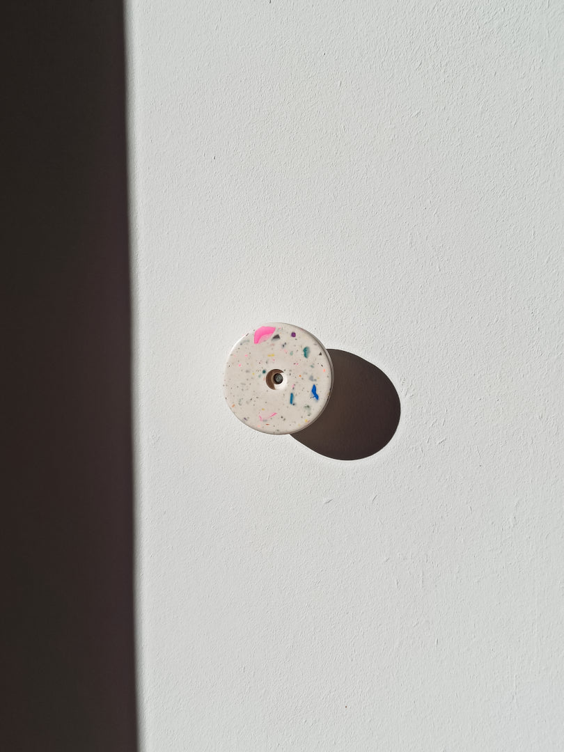 Patère murale Berthe en Jesmonite terrazzo – petit ou grand modèle