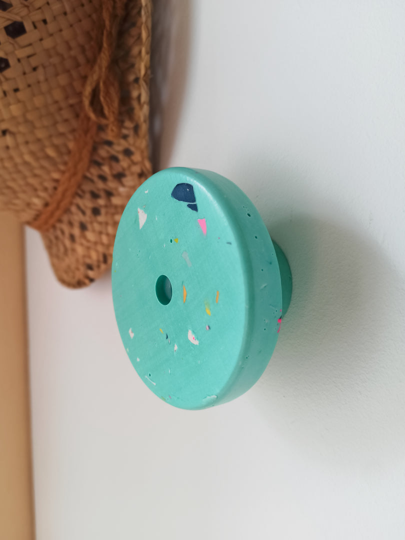 Patère murale Berthe en Jesmonite terrazzo – petit ou grand modèle
