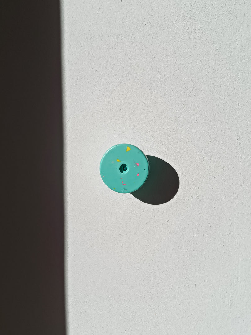 Patère murale Berthe en Jesmonite terrazzo – petit ou grand modèle