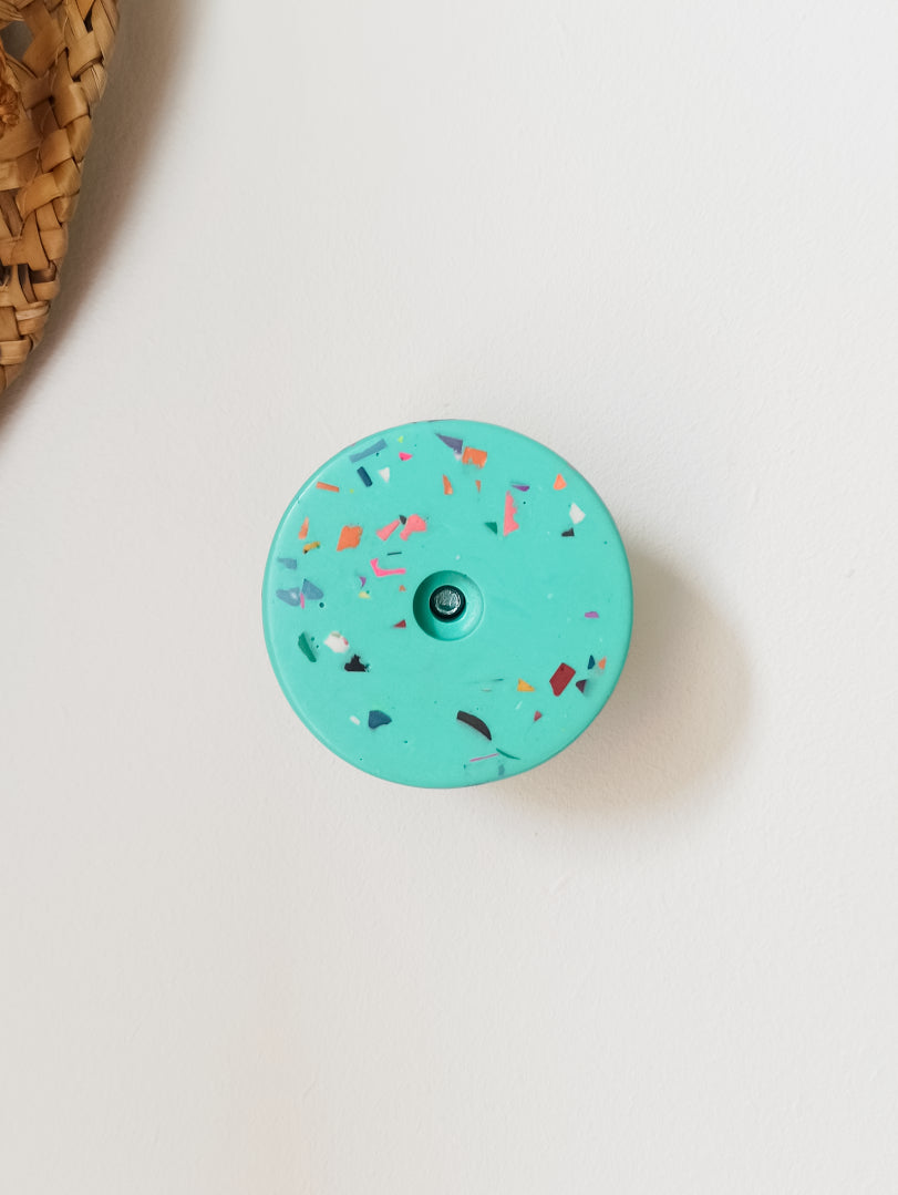 Patère murale Berthe en Jesmonite terrazzo – petit ou grand modèle