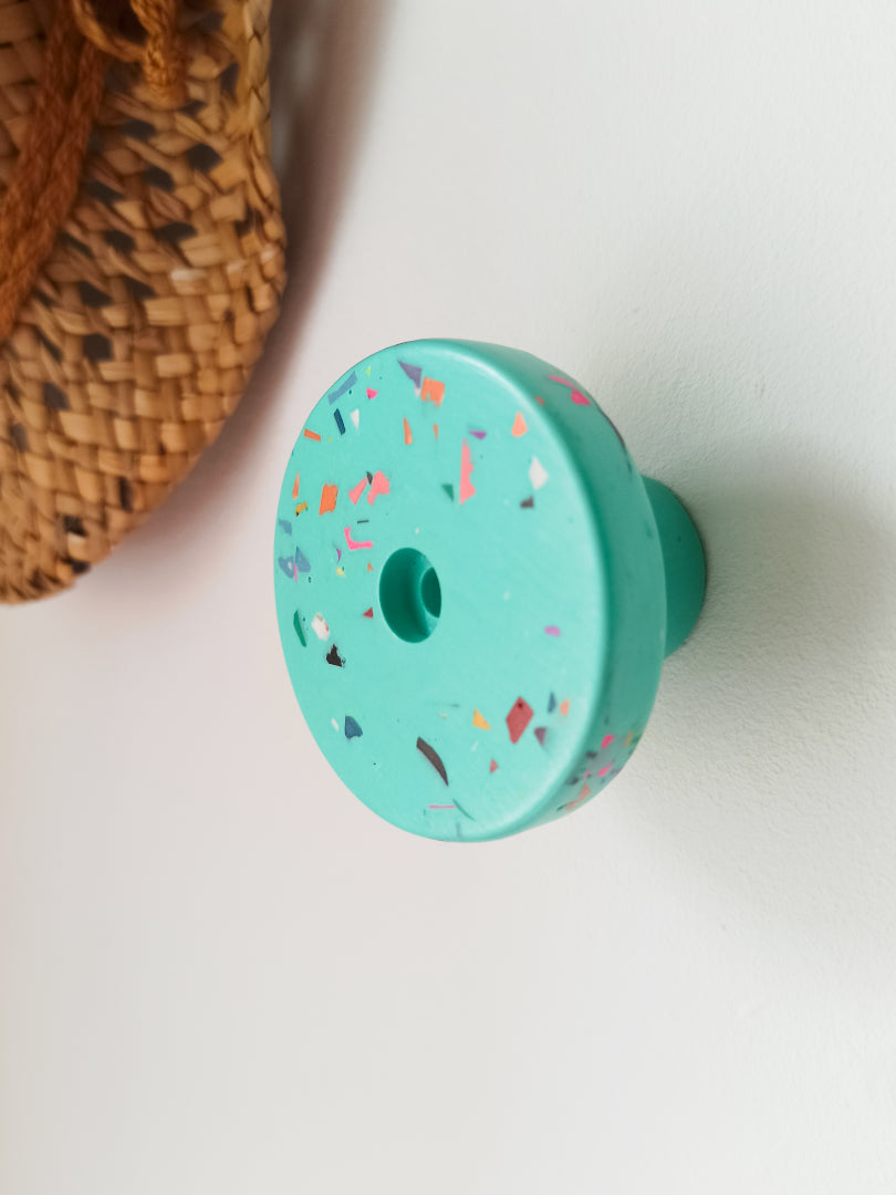 Patère murale Berthe en Jesmonite terrazzo – petit ou grand modèle