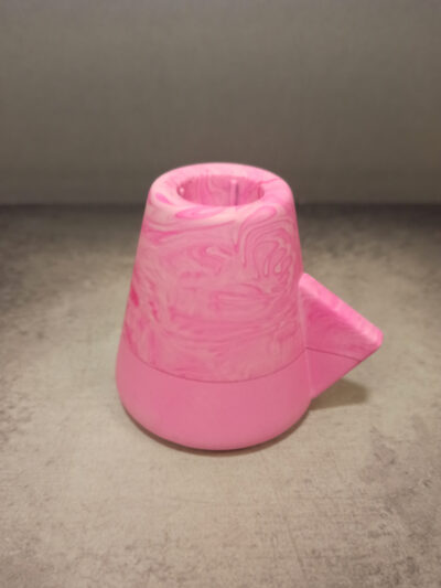 petit bougeoir forme épurée géométrique triangle fabriqué en Jesmonite de couleur rose fluo et marbré rose fluo