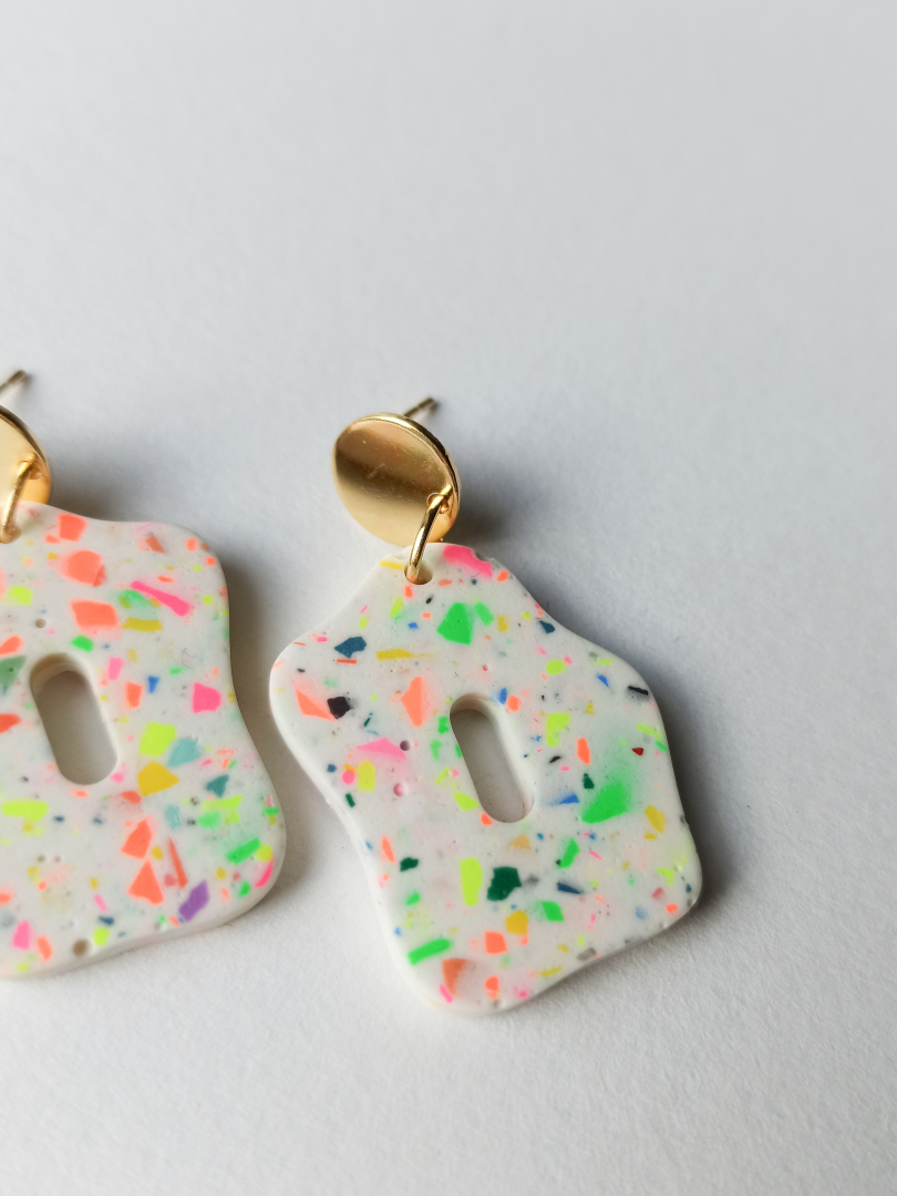 boucles d'oreilles en Jesmonite motifs terrazzo fait main en France